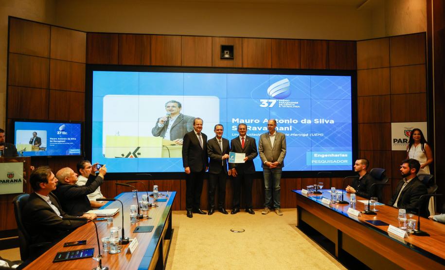 Avanço científico: Governo do Paraná premia projetos que conectam academia e sociedade