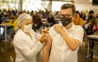 Paraná inicia vacinação de trabalhadores do Ensino Superior