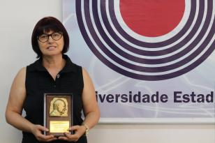 Professora da Unioeste recebe prêmio internacional