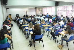 alunos da Unicentro em sala de aula