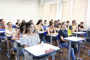 alunos preparados para fazer o vestibular