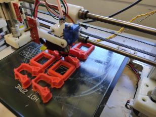 Impressora 3D: Unioeste produz equipamentos que auxiliam no tratamento da Covid-19