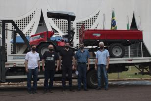 Unioeste firma parceria com a Moldemac para eletrificação de transporte agrícola