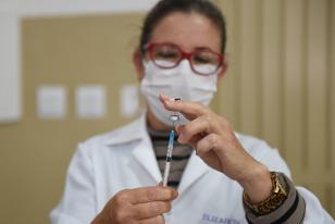 Curso de Enfermagem da UENP atua na vacinação contra a Covid-19 em Bandeirantes