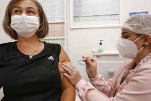 Mais de 5 milhões de paranaenses foram imunizados contra Covid-19, quase 60% do público vacinável
