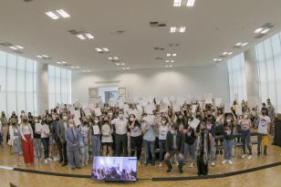Antes de ganhar o mundo, alunos da rede estadual do Paraná finalizam curso de inglês