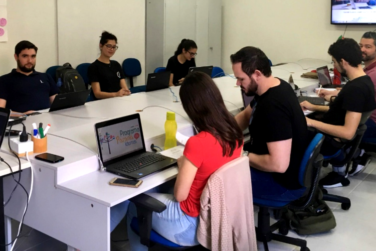 Paraná Fala Idiomas abre inscrições para novas turmas de inglês e francês