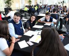 No desafio, os participantes foram divididos em 15 equipes, formadas pelos estudantes da rede estadual, professores da rede pública (municipal e estadual), alunos de graduação e pós-graduação da Universidade Federal do Paraná 
