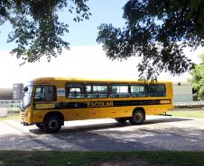 Ratinho Junior anuncia novos cursos e entrega ônibus para as universidades estaduais