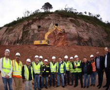 Governador vistoria obras para conter desmoronamentos em rodovias de União da Vitória