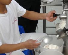 Tilápia vira vestuário, material hospitalar e suplemento alimentício em laboratório da UEM