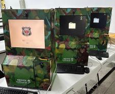 Estudantes e professores da UEL adaptam máquinas caça-níqueis para fins educativos