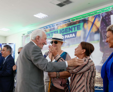 Governo do Paraná lança concurso de inovação para criação de bengalas inteligentes