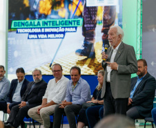 Governo do Paraná lança concurso de inovação para criação de bengalas inteligentes