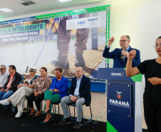 Governo do Paraná lança concurso de inovação para criação de bengalas inteligentes