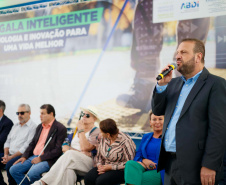 Governo do Paraná lança concurso de inovação para criação de bengalas inteligentes