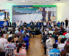 Governo do Paraná lança concurso de inovação para criação de bengalas inteligentes