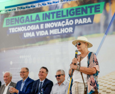 Governo do Paraná lança concurso de inovação para criação de bengalas inteligentes