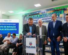 Governo do Paraná lança concurso de inovação para criação de bengalas inteligentes