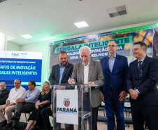 Governo do Paraná lança concurso de inovação para criação de bengalas inteligentes