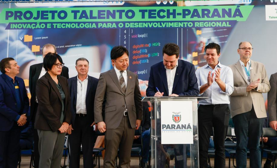 Governador lança projeto para estimular formação tecnológica de 3 mil alunos em 50 cidades