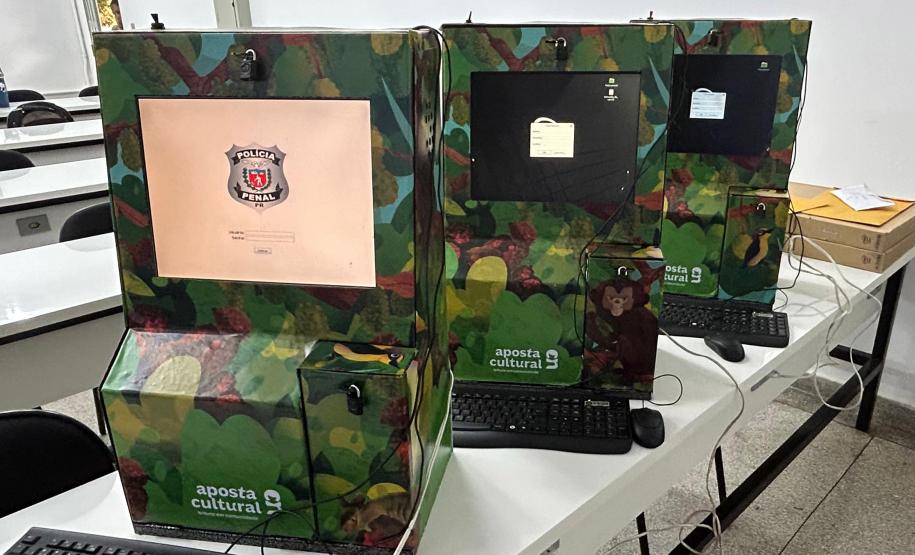 Estudantes e professores da UEL adaptam máquinas caça-níqueis para fins educativos