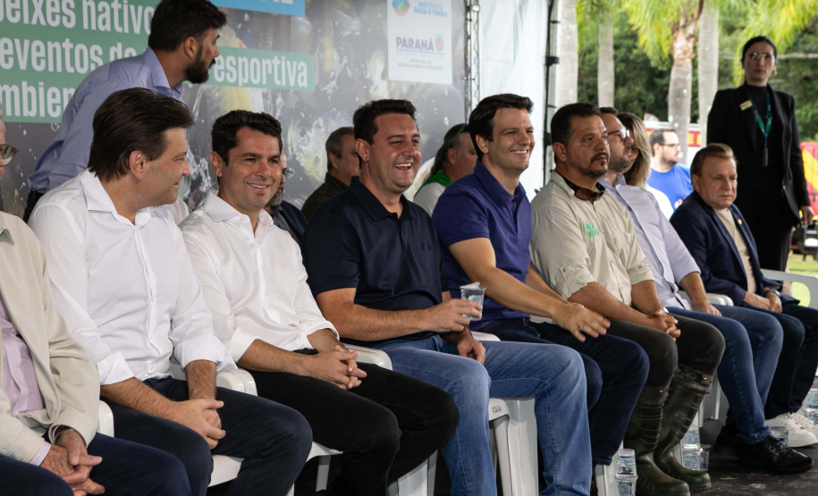 Estado repovoa Parque Passaúna em Curitiba com meio milhão de peixes nativos