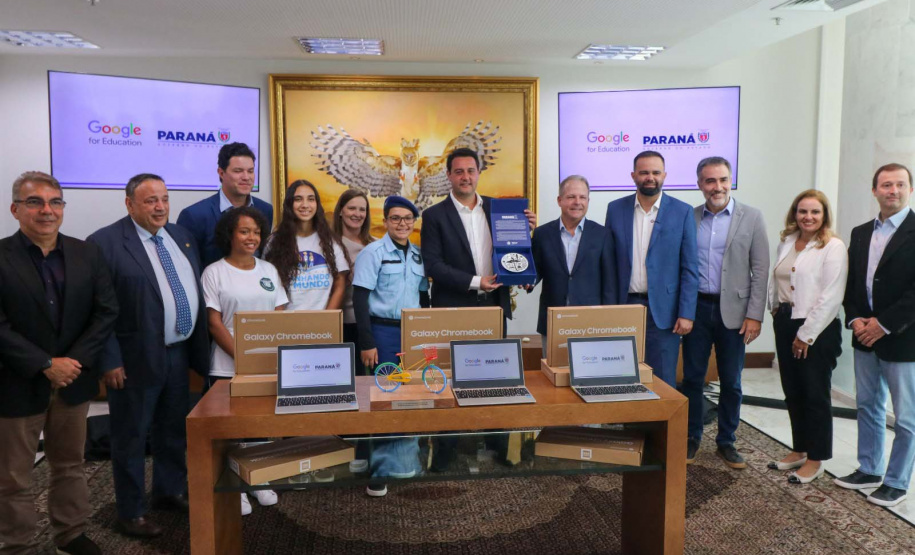Estado entrega mais de 32 mil chromebooks para modernizar ensino da rede estadual