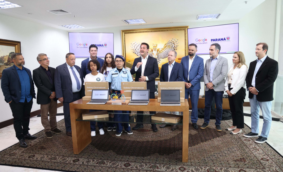 Estado entrega mais de 32 mil chromebooks para modernizar ensino da rede estadual