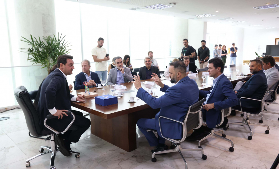 Estado entrega mais de 32 mil chromebooks para modernizar ensino da rede estadual