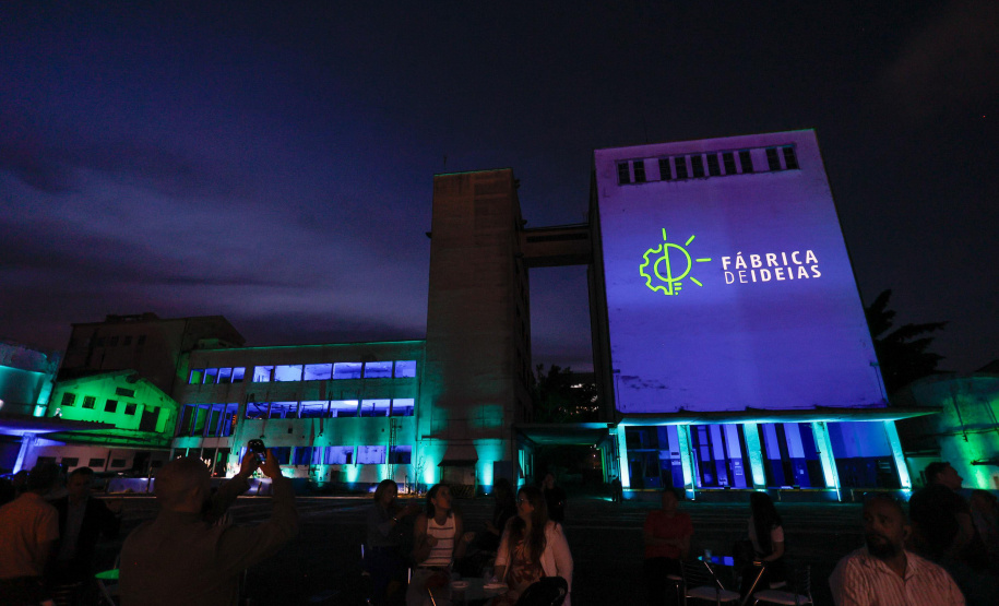 Fábrica de Ideias é apresentada a autoridades e empresários no encerramento do Smart City