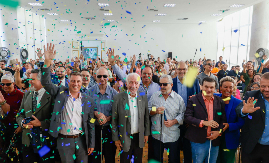 Governo do Paraná lança concurso de inovação para criação de bengalas inteligentes