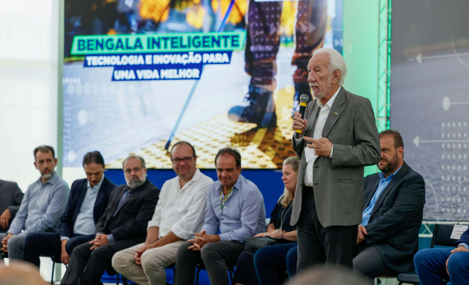 Governo do Paraná lança concurso de inovação para criação de bengalas inteligentes