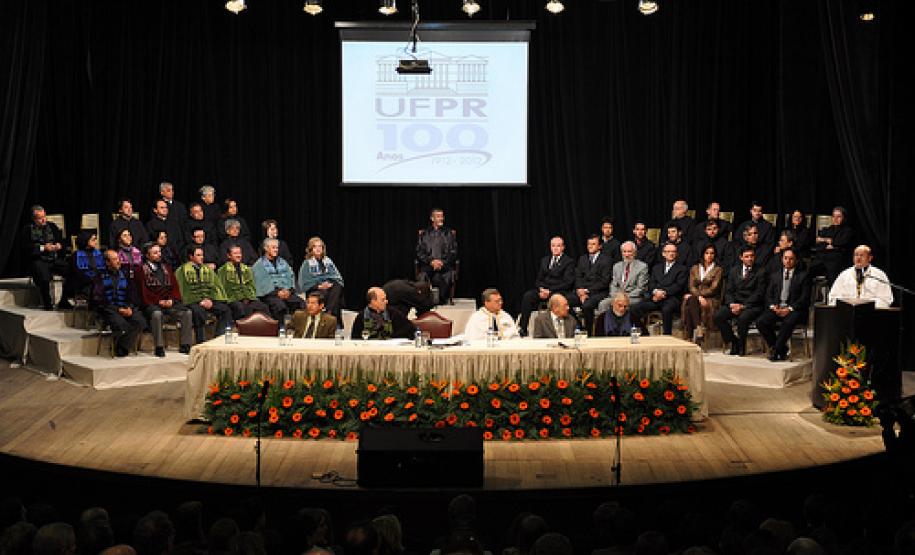 Secretário Lübke participa de comemoração na UFPR Secretário Lübke participa de comemoração na UFPR