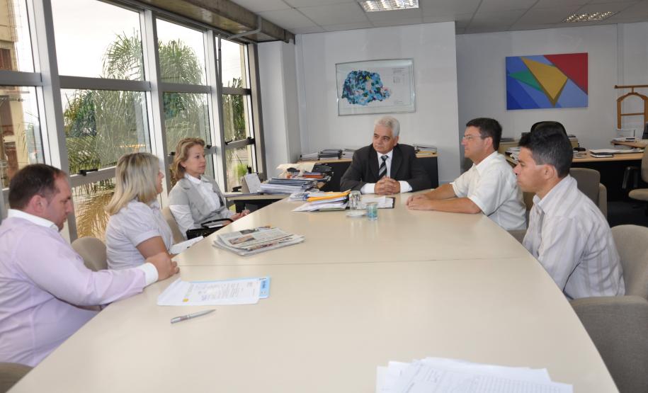 Representantes de Dois Vizinhos discutem expansão do ensino na Seti Representantes de Dois Vizinhos discutem expansão do ensino na Seti